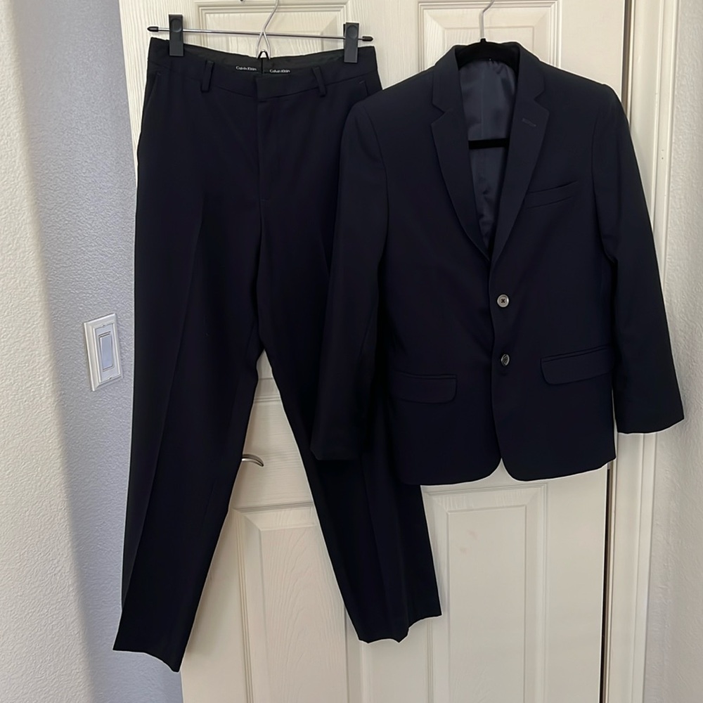 Boys Calvin Klein single breasted  2 button suit (Size 14) Black